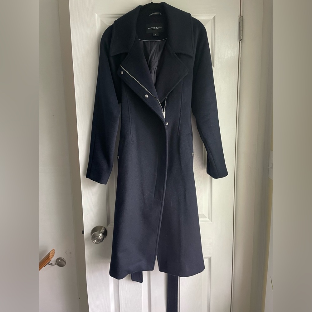 Fits true to size. I’ve only worn it twice. In great shape!